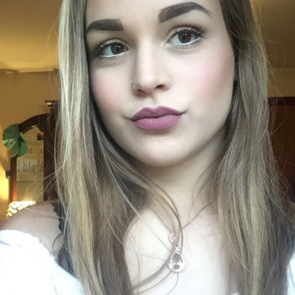 Profile Picture of Caroline Daniel (@cdjb123) on Poshmark