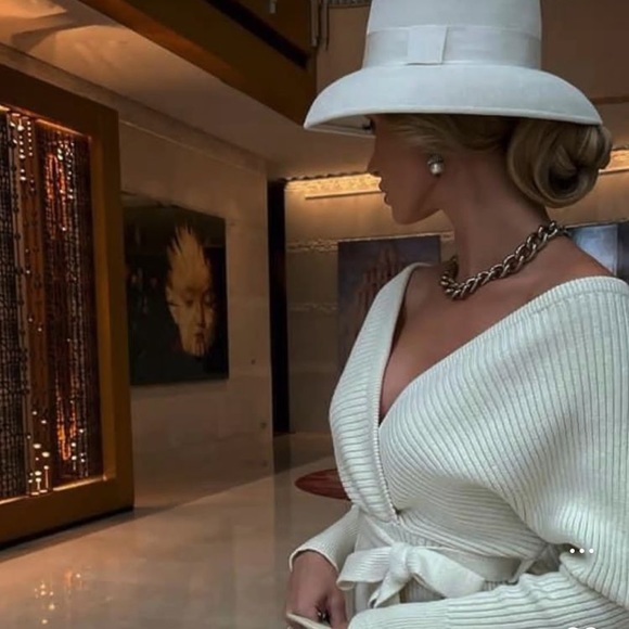 Profile Picture of Laura Rozic (@lalaure) on Poshmark