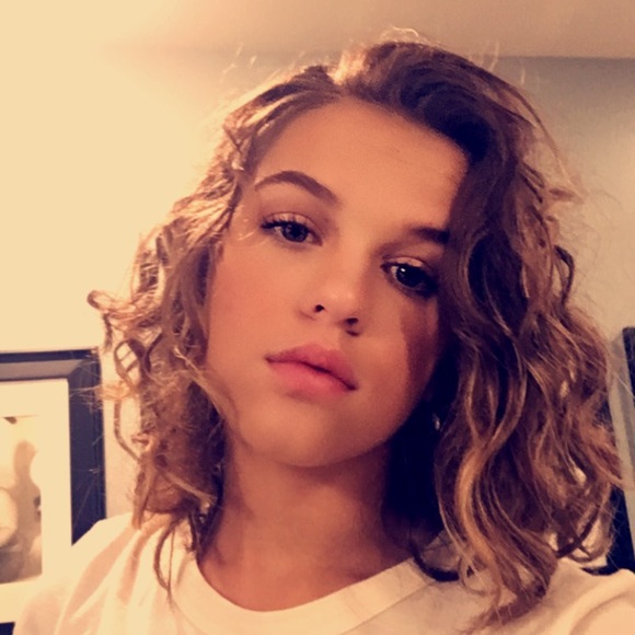 Profile Picture of Anna Moock (@annamoock) on Poshmark