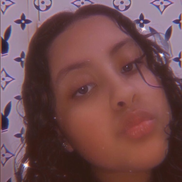 Profile Picture of Crystal Bedolla (@crystal_bedolla) on Poshmark