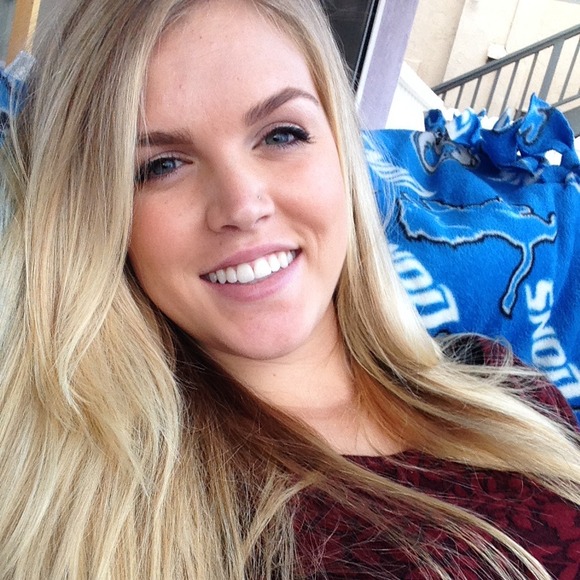 Profile Picture of Morgan Wacek (@mjwacek) on Poshmark