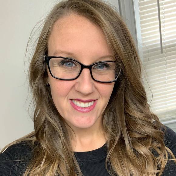 Profile Picture of Melynda Geiwitz (@melyndageiwitz) on Poshmark