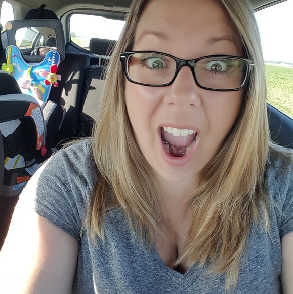 Profile Picture of Roberta Morrison (@bobmorrison) on Poshmark