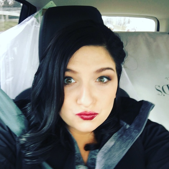 Profile Picture of Alexa Neff (@alexaneff5) on Poshmark