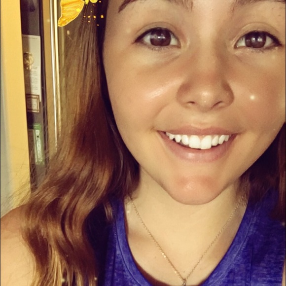 Profile Picture of Phoebe Hughes (@simply__phoebe) on Poshmark