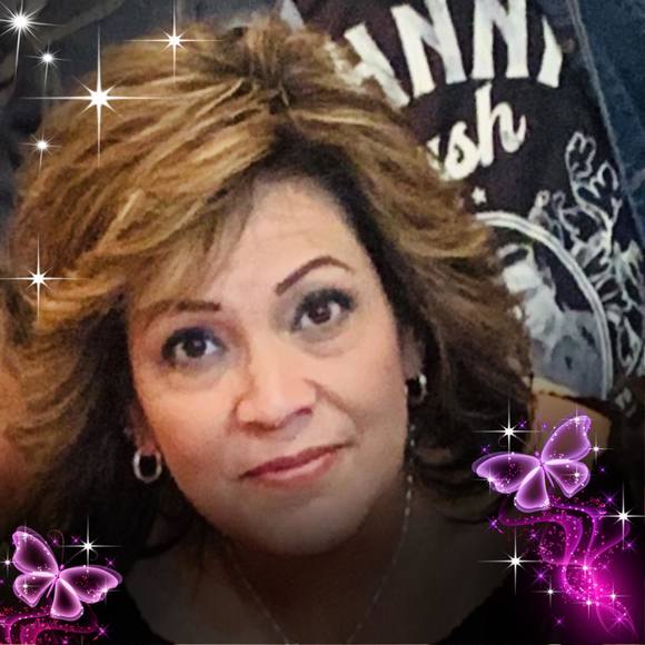 Profile Picture of Laura Aguirre (@lauraaguirre327) on Poshmark