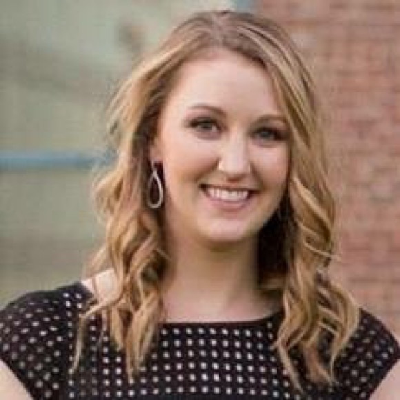 Profile Picture of Hannah Pfeffer (@hltpfeffer) on Poshmark