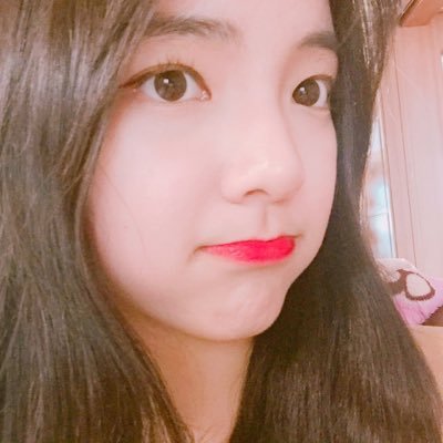 Profile Picture of Nayeon Kim (@nayeonkim98) on Twitter