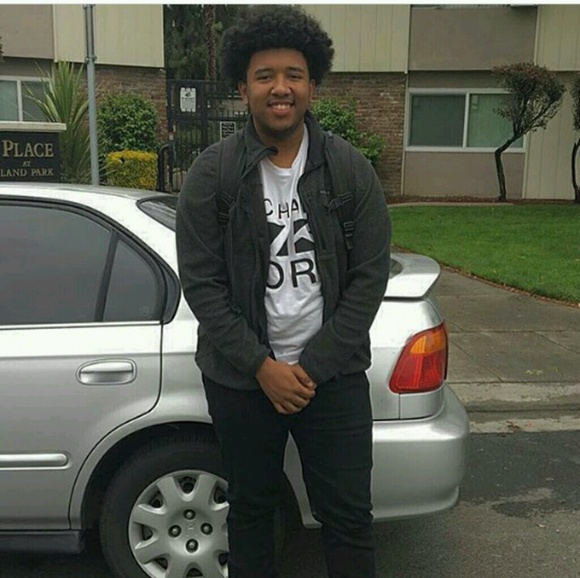 Profile Picture of Carlos Jones (@carlosj112) on Poshmark