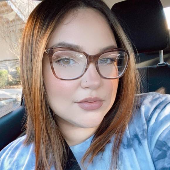 Profile Picture of Deanna Nunez (@didiluvsu97) on Poshmark