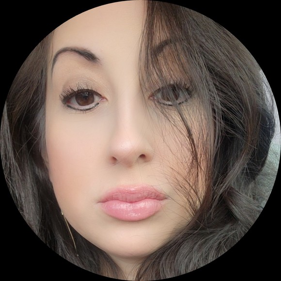 Profile Picture of Jaclyn Campos (@jaclyn_campos) on Poshmark