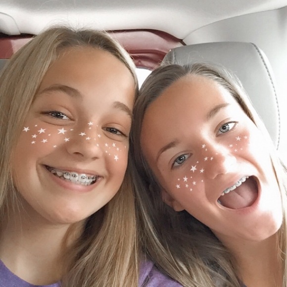 Profile Picture of Olivia Sandmann (@sandmann_olivia) on Poshmark