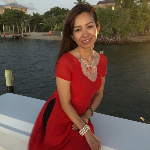 Profile Picture of Ava Nguyen (@avaislove) on Poshmark