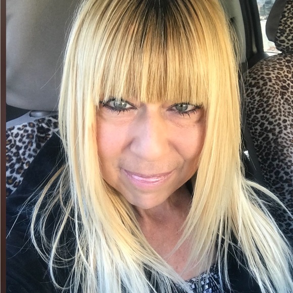 Profile Picture of Renee Marks (@reneemarks674) on Poshmark