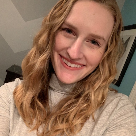 Jess Seymore - Poshmark Profile Picture of Jess Seymore (@jbudig) on Poshmark