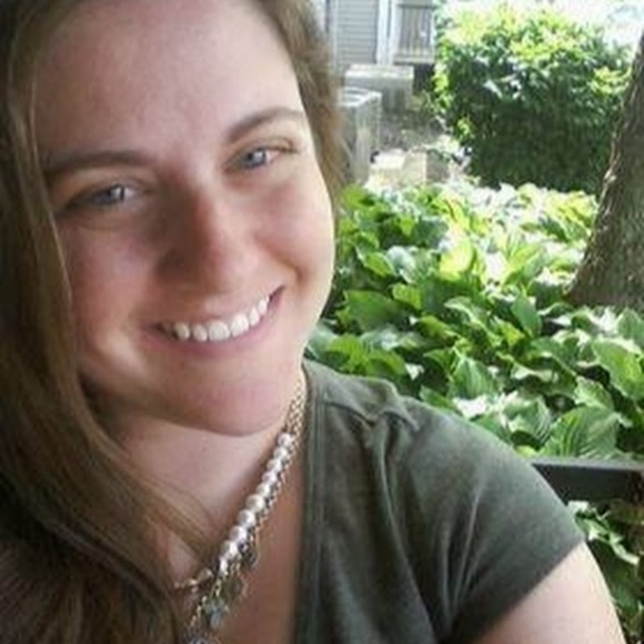 Profile Picture of Alison Workman (@alisonworkman) on Poshmark