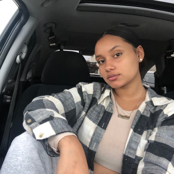 Profile Picture of Camila Bencosme (@camilabencosme) on Poshmark