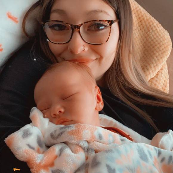 Profile Picture of Jessica Gensamer (@_sellmestuff) on Poshmark