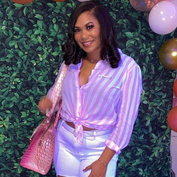 Profile Picture of Nadia Williams (@nadiawilliam938) on Poshmark