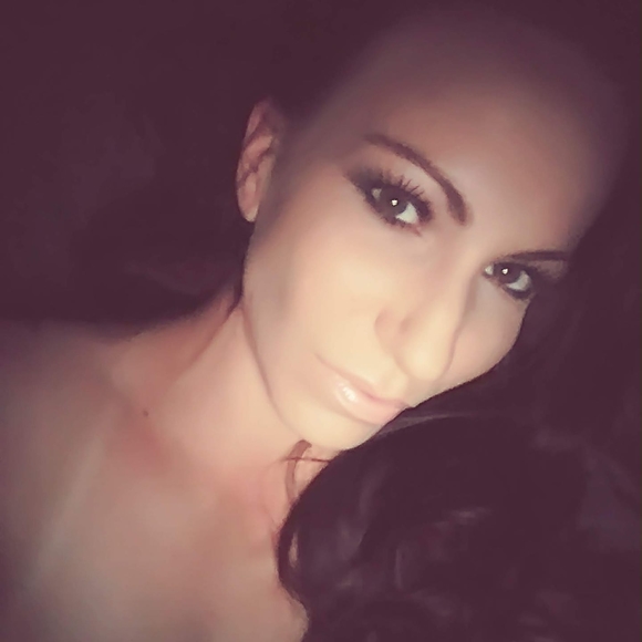 Profile Picture of Sara Monahan (@geisha137) on Poshmark