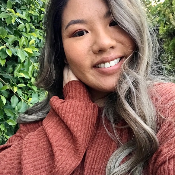 Profile Picture of Linh Dinh (@linniedinh) on Poshmark