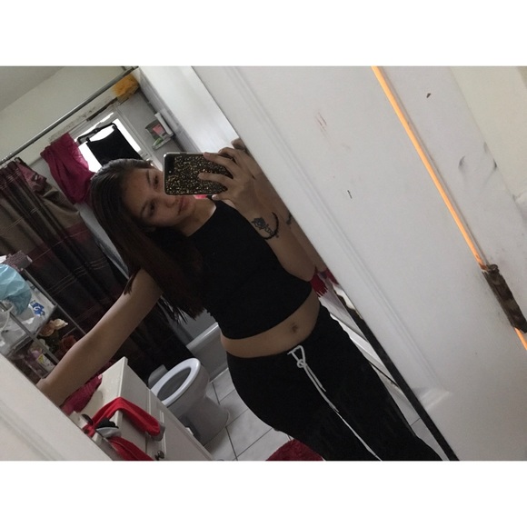 Profile Picture of Princesa Herrador (@uhhuhhoneeyy) on Poshmark