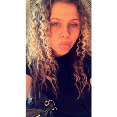 Profile Picture of Bobbie Davies (@missbobbie_d) on Twitter