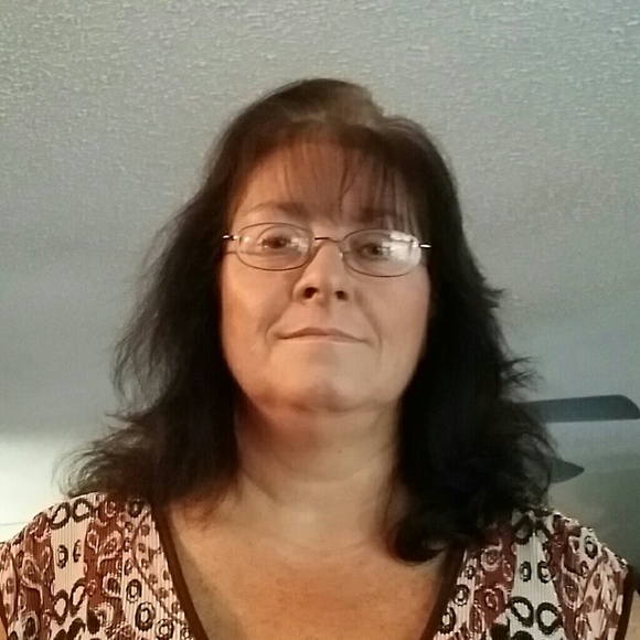 Profile Photo of Elaine Hill (@emhill1961) on Poshmark