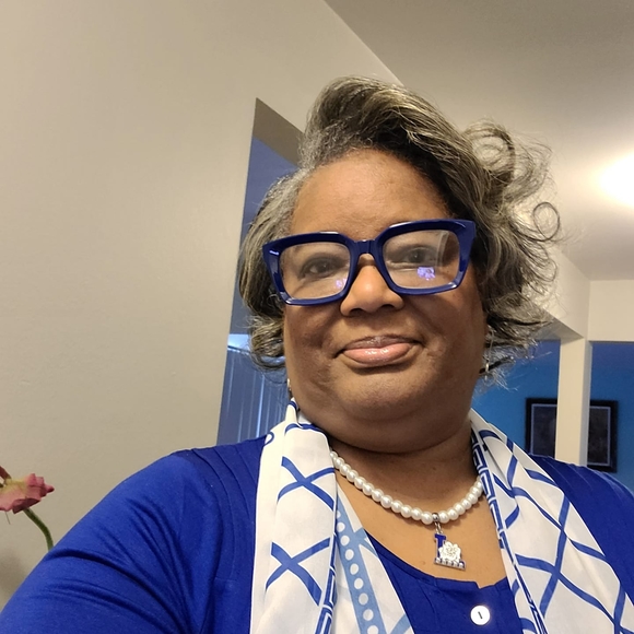 Profile Picture of Earnett Nolden (@ednolden) on Poshmark