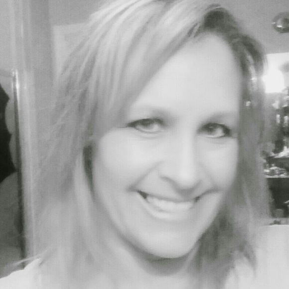 Profile Picture of Pamela Morrison (@mapmorrison) on Poshmark