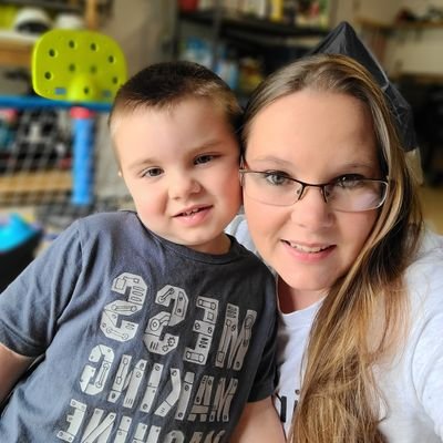 Profile Picture of Amanda Minard (@bikerchick1990) on Twitter