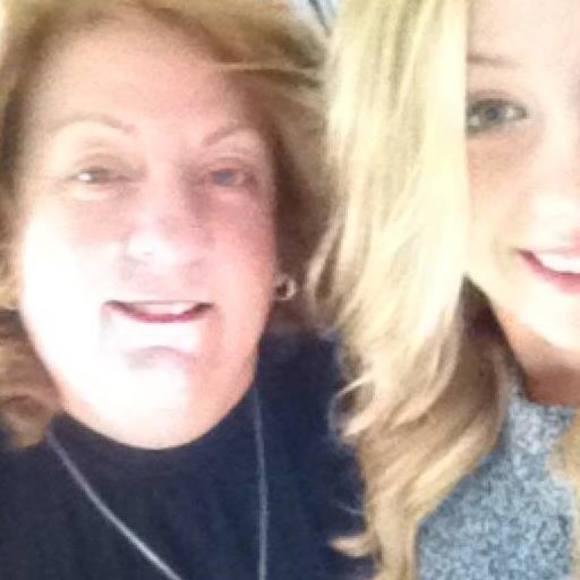 Profile Picture of Joanne Kowalczyk (@kowalczykrealty) on Poshmark