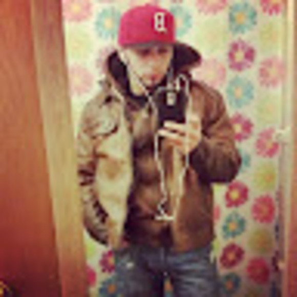 Profile Picture of Carlos Bueso (@carlosbueso469) on Poshmark