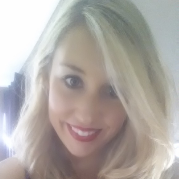 Profile Picture of Alesha Kolvek (@akolvek) on Poshmark