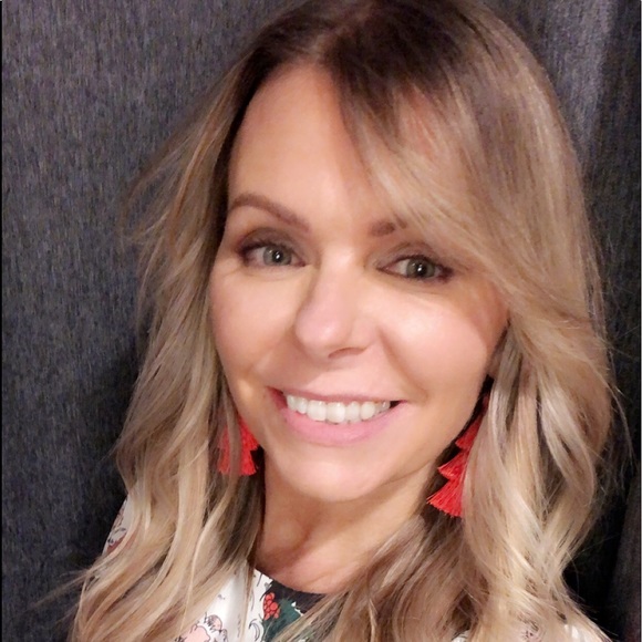 Profile Picture of Stacey Kracht (@skracht40) on Poshmark