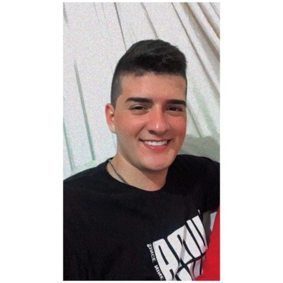 Profile Picture of Daniel Prada (@danny_felipe) on Poshmark