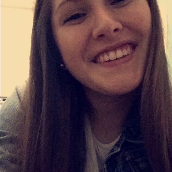 Profile Picture of Liz Effner (@liz_effner) on Poshmark