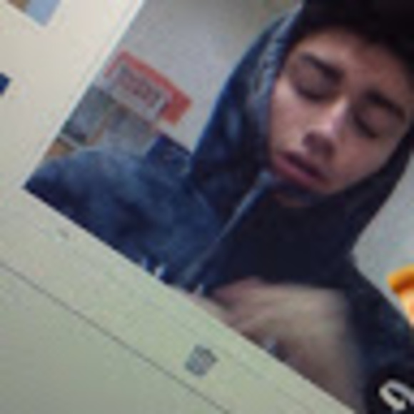 Profile Picture of Kevin peraza Ramos (@ramoskevin541) on Poshmark