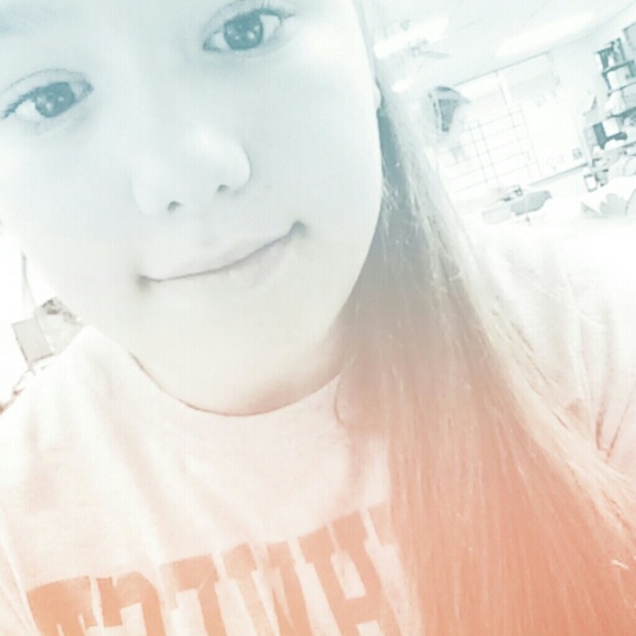 Profile Picture of Shelby Howard (@sh023989) on Poshmark