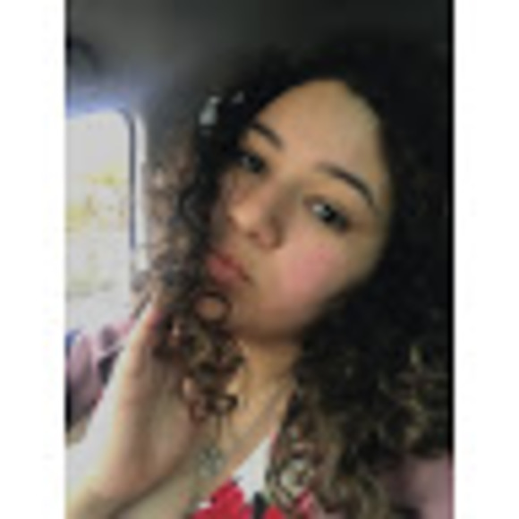 Profile Picture of Aleisha Andino (@aleii1014) on Poshmark