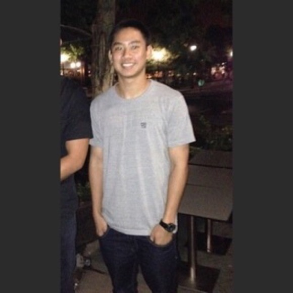 Profile Picture of Adam Tran (@deptai6) on Poshmark