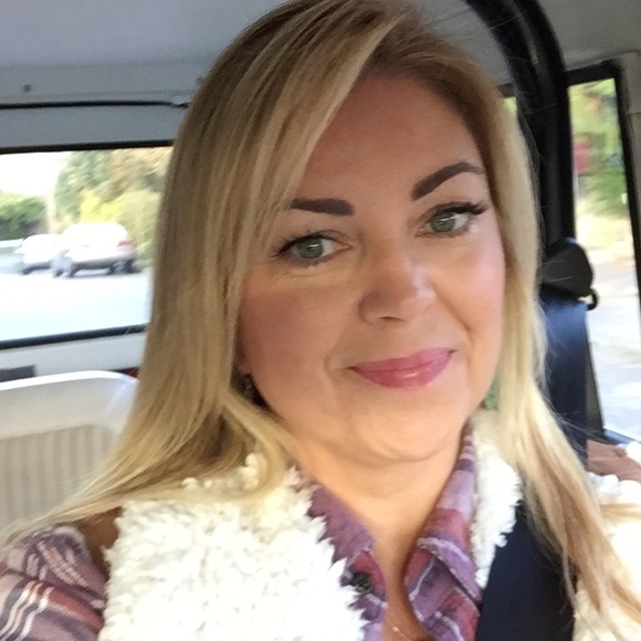 Profile Picture of Beverly Corey (@beverly86) on Poshmark
