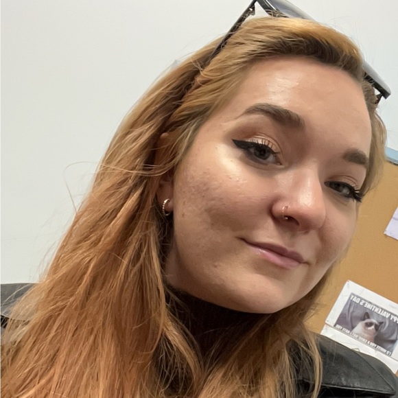 Profile Picture of Tori Bender (@toriann1121) on Poshmark