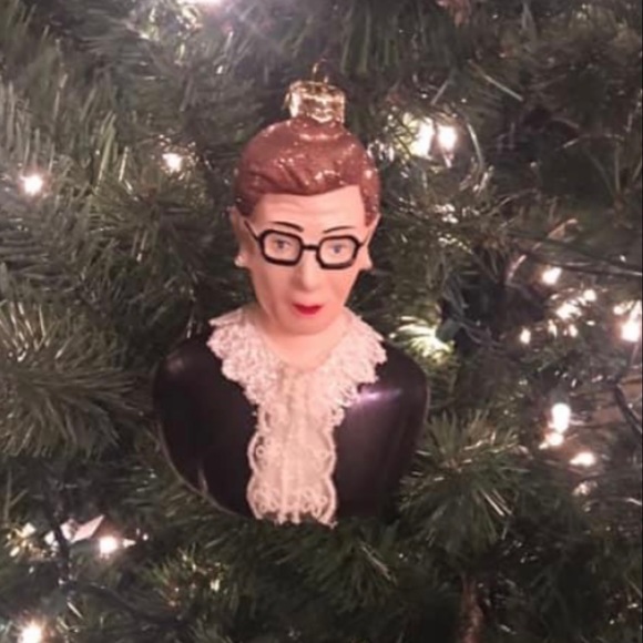 Profile Picture of Michelle Stringer (@mstringer2000) on Poshmark