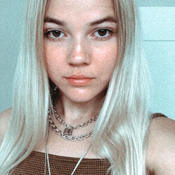 Profile Picture of Michelle Caha (@babyblondeco) on Poshmark