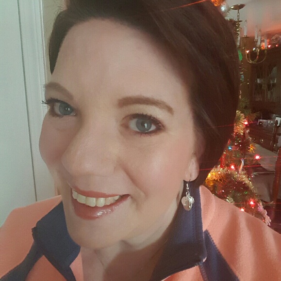 Profile Picture of Tammy Buffington (@tlbuffington) on Poshmark