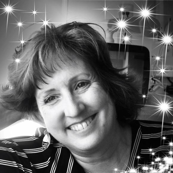 Profile Picture of Laura Eimer (@laeimer) on Poshmark