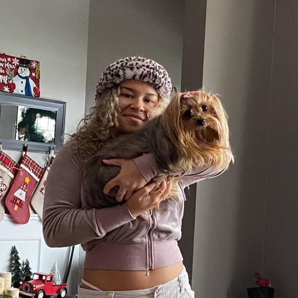 Cindy Champagne - Poshmark Profile Picture of Cindy Champagne (@cindy_champagne) on Poshmark