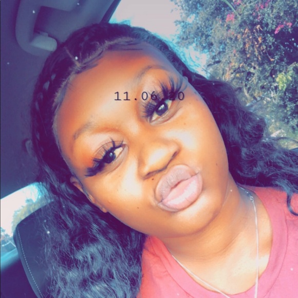 Profile Picture of Julia Chikopa (@juliajordan448) on Poshmark