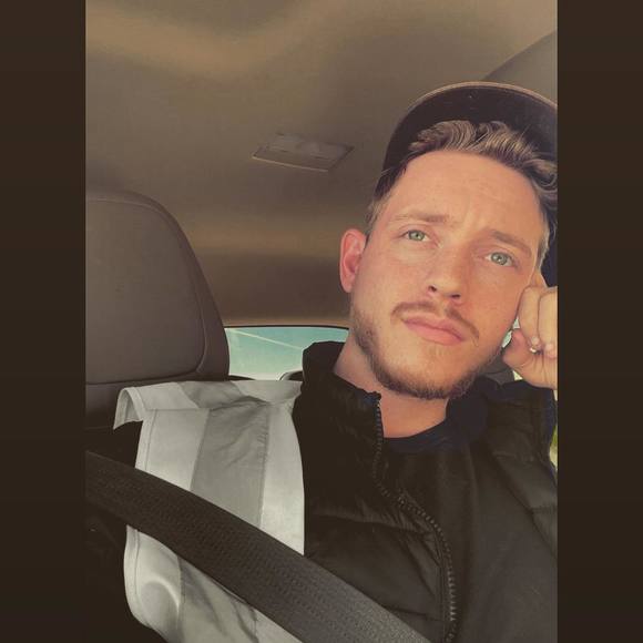 Profile Picture of Austin Clough (@acriley381) on Poshmark